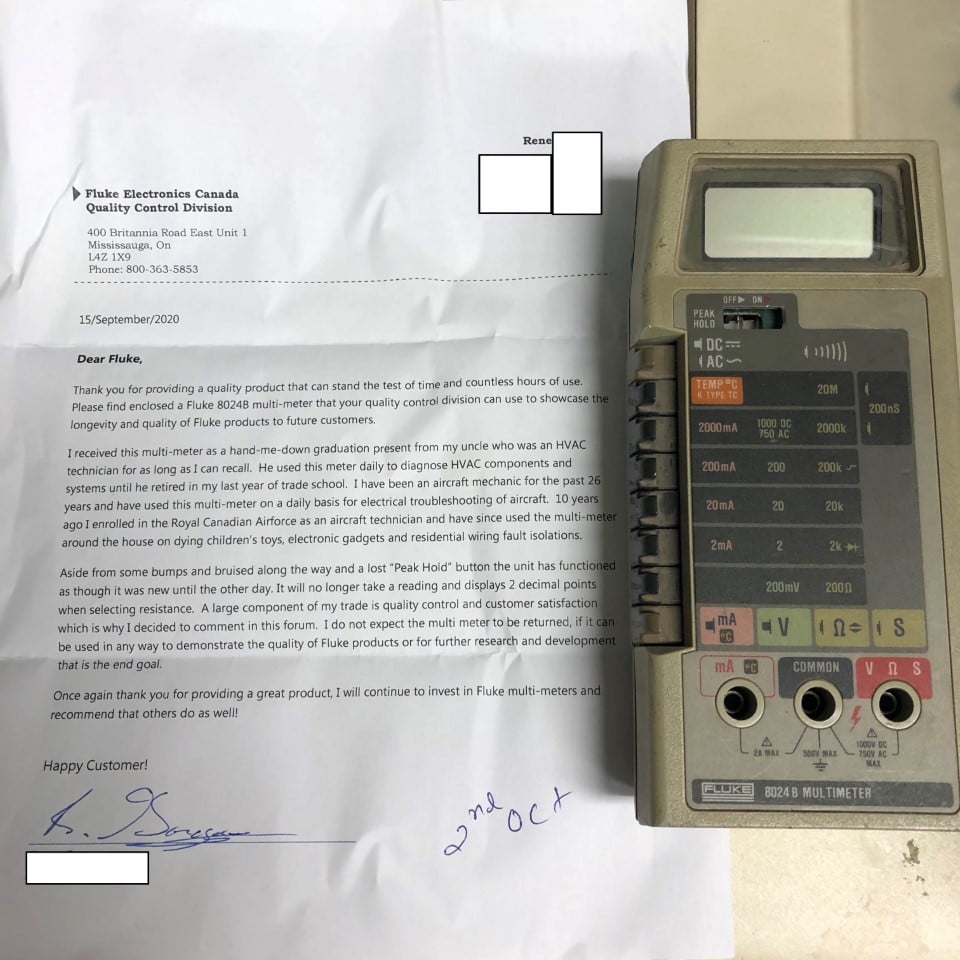 Un cliente de Fluke envió un multímetro Fluke 8024B acompañado de una carta en la que indicaba cuántos años había estado funcionando.