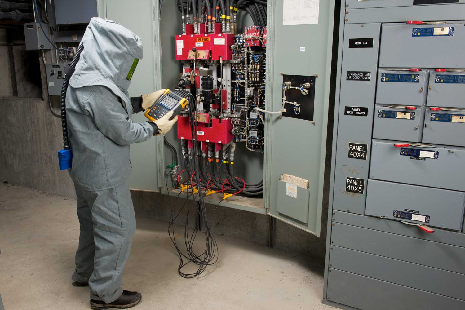 Using the Fluke 435-II Power Quality Analyzer at the service panel to diagnose power quality issues Using the Fluke 435-II Power Quality Analyzer at the service panel to diagnose power quality issues