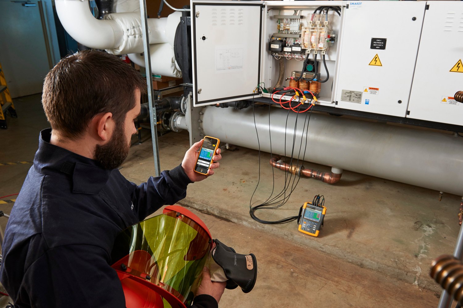 View real time data with the 438-II and Fluke Connect.