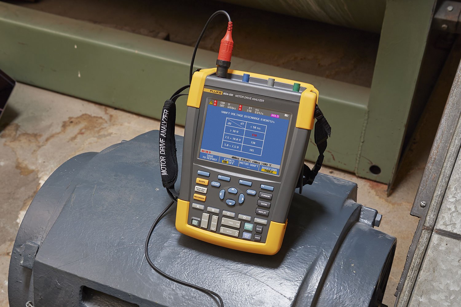 Making motor shaft voltage measurements with the MDA-550