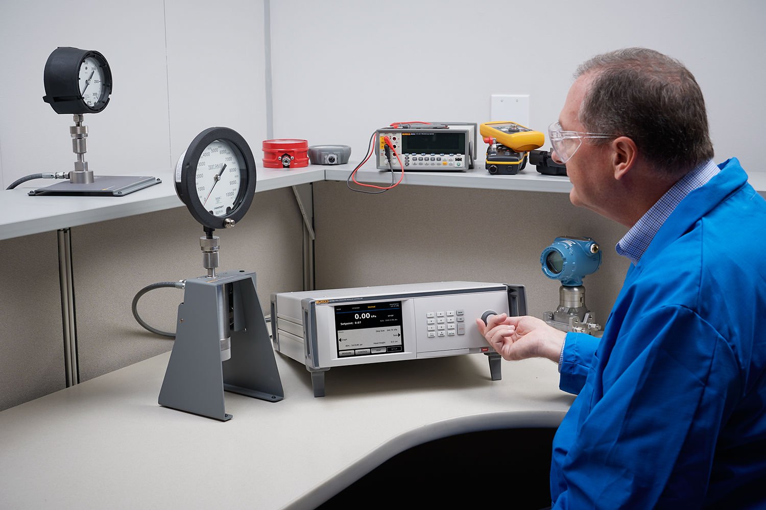 8270A and 8370A Modular High-Pressure Controllers / Calibrators