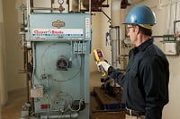 Durchführung einer Inspektion mit einer Wärmebildkamera Fluke Ti105
