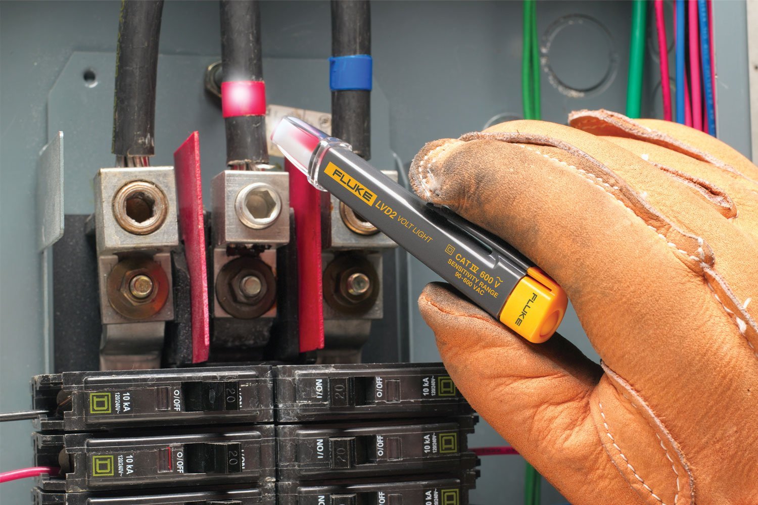 Voltage Tester Detects from 90 to 600 VAC Pen Style Non-Contact Fluke LVD2 