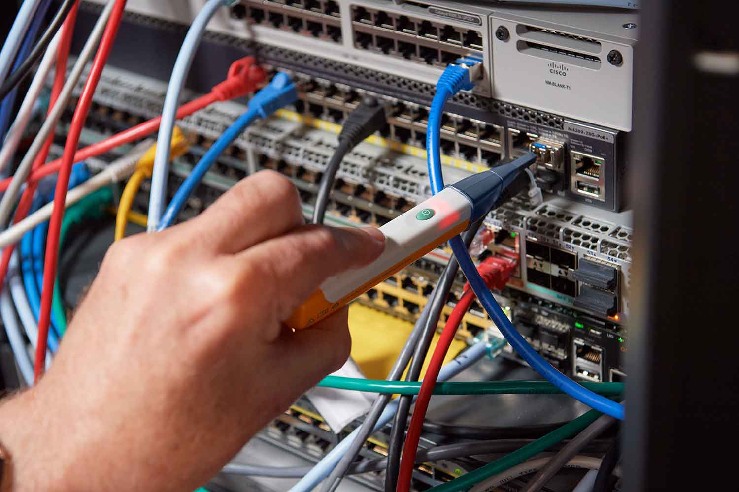 networking - What does single flashing LED on Ethernet cable tester  indicate? - Super User