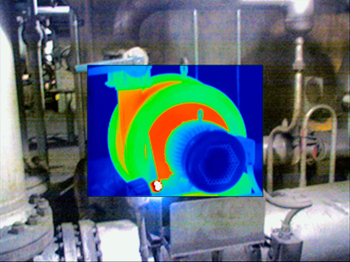 El rodamiento superior del motor del extremo está fallando debido a un sobrecalentamiento de todo el motor. (Fotografía cortesía de Greg McIntosh, Snell Infrared Canada) fallo en el rodamiento superior