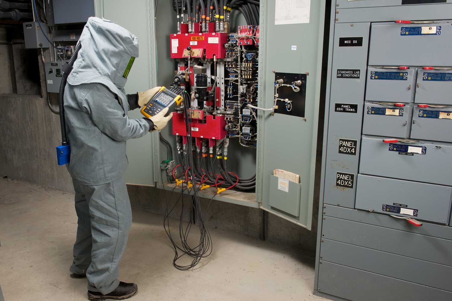 Using the Fluke 435-II Power Quality Analyzer at the service panel to diagnose power quality issues