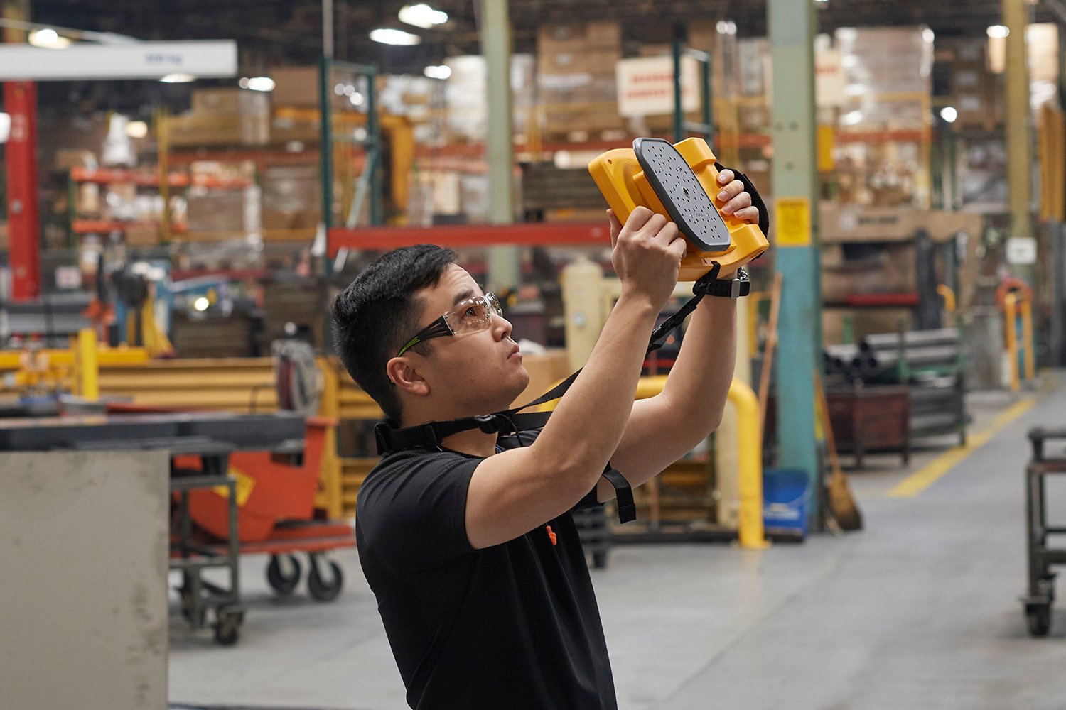 Fluke ii900 Sonic Industrial Imager (Acoustic Imager) used in a heavy equipment manufacturing plant