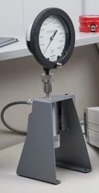 Mixing fluids in a high-pressure calibration without fear of contamination