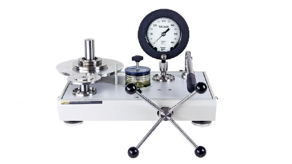 What to look for in a pressure gauge calibration standard? It depends.