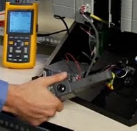 Utiliser une pince de courant et un oscilloscope pour mesurer le courant de sortie DC avec TrendPlot™
