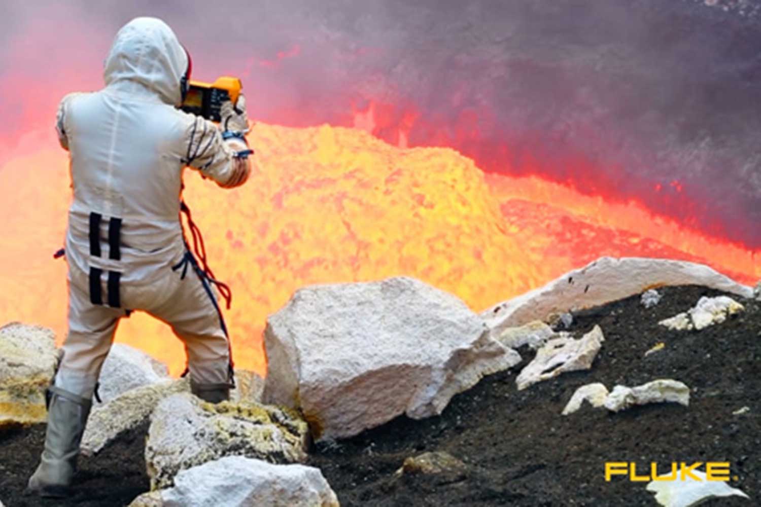 Marum 화산에서 열 신호를 표시하는 Fluke TiX560 적외선 카메라