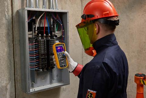 Testing a panel with the Fluke 279