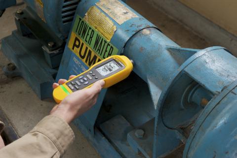 The Fluke 805 Vibration Meter is a reliable device offering a four-level severity scale to assess the urgency of machine faults.