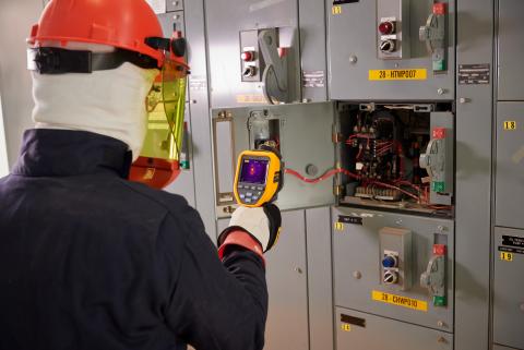 Inspecting a panel with the Fluke Tis75+ Infrared Camera