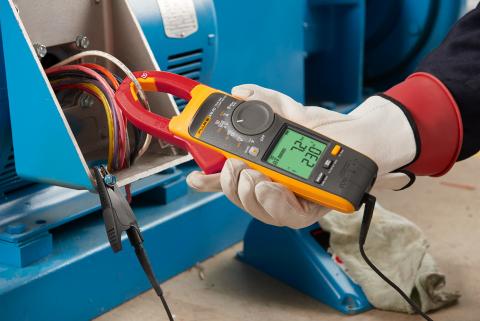 The Fluke 378 FC Clamp Meter measuring Amps AC and Volts AC.