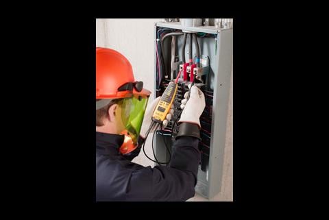 Un fournisseur d’électricité joue la sécurité avec le testeur électrique Fluke T+PRO | Fluke