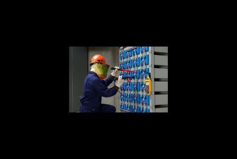 Instandhaltung von batteriegestützten Reservestromversorgungen für maximale Einsatzbereitschaft und Zuverlässigkeit | Fluke