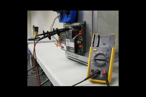 Isolationswiderstandsmessungen und elektrische Messungen bei Kompressormotoren von HLK-Anlagen | Fluke
