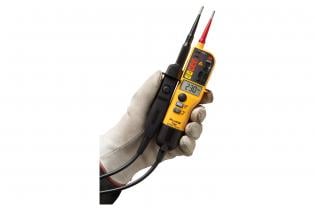 雷竞技app福禄克T150电压和连续性测试仪，液晶显示读数和电阻测量