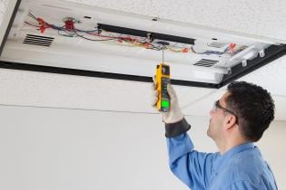 Case study: Efficient Tests Keep Fluorescent Lights Shining at Commercial Complex
