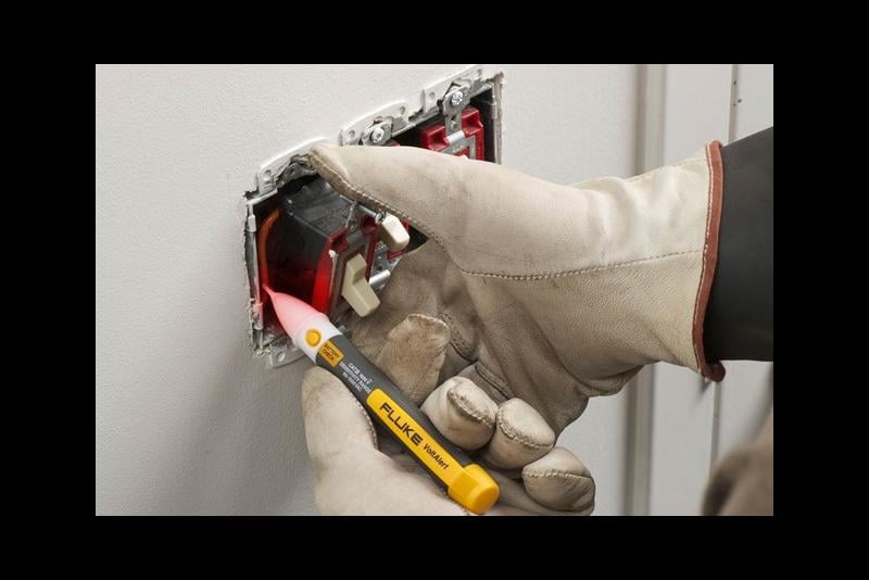 What is A NonContact Voltage Tester? Fluke