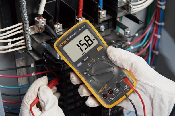 Fluke 15B MAX Economical Digital Multimeter | Fluke