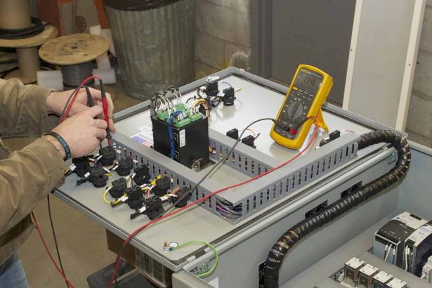 USAG 001 PV Maletín de herramientas para mantenimiento electrónico y  eléctrico (vacío)