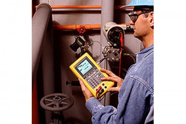 Fluke 743B Documenting Process Calibrator with Data Logging