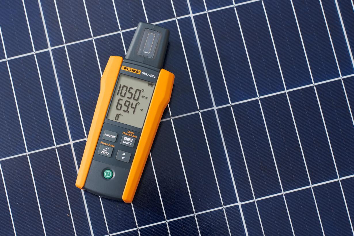 Fluke 325 Clamp Meter, Solar Irradiance Meter & TLPV1 MC4 Test Leads