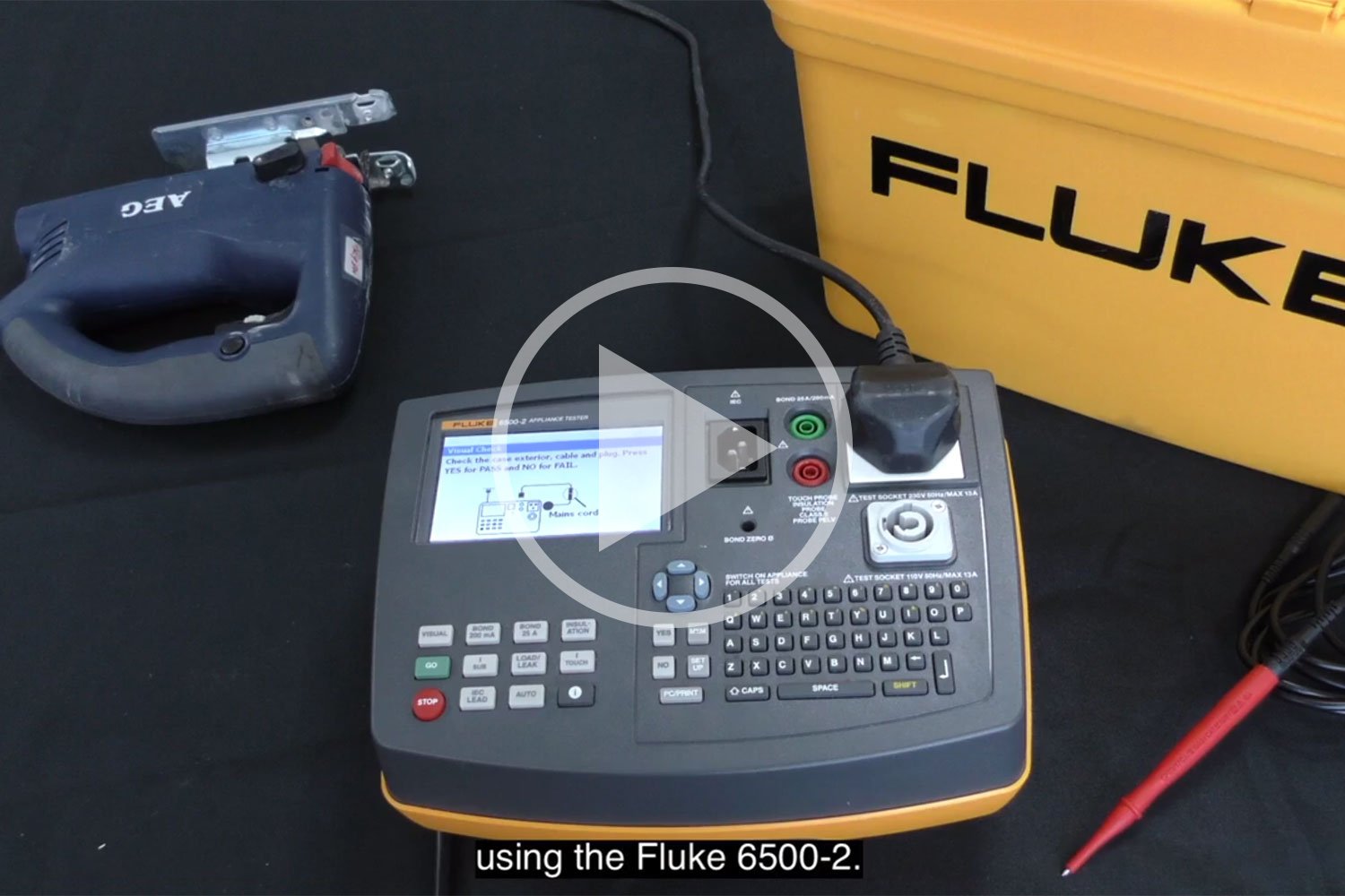 Een apparaat van klasse II testen - Fluke 6500-2 PAT-tester:
